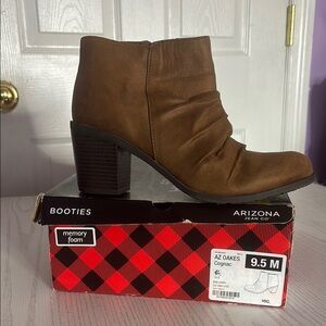 Arizona Jean Company Brown Ankle Booties with Chunky Heel